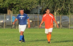 José Padilla (Izq) del Miami Honduras que cayó ante el Progreseño